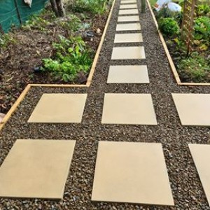 500x500 Sandy Cream Steppers with 15mm Teddington Chip